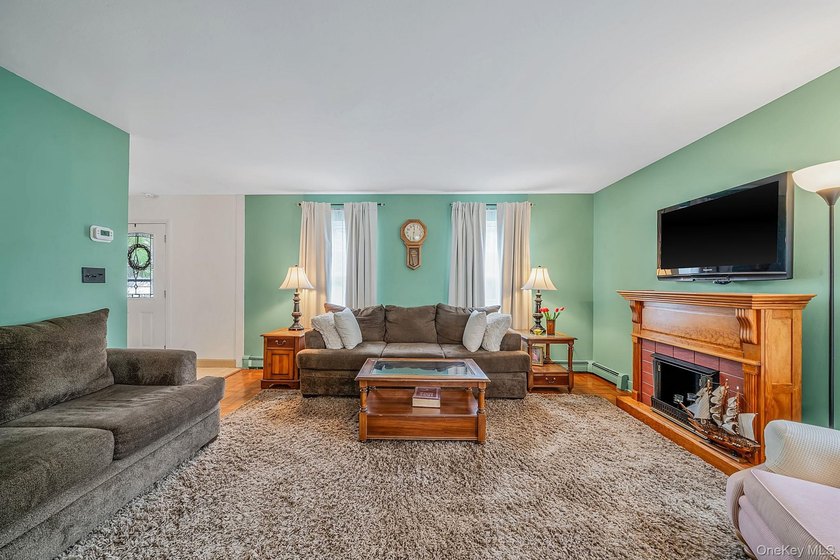 Welcome home to this charming and move-in-ready 3-bedroom, 1 - photo 7
