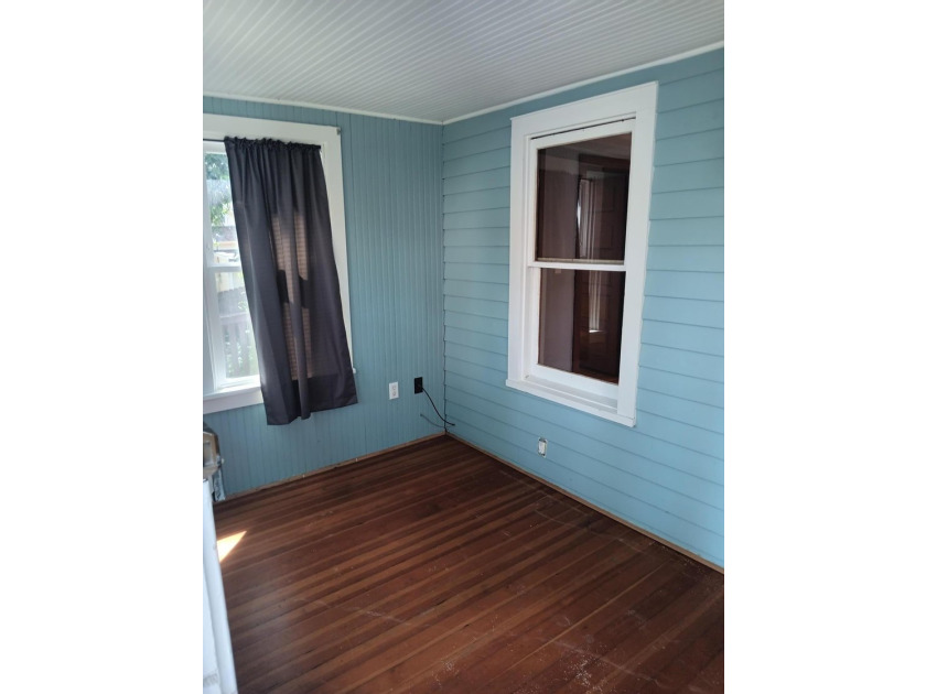 Small Charmer. Move in ready for owner or renter. Bring a little - photo 7