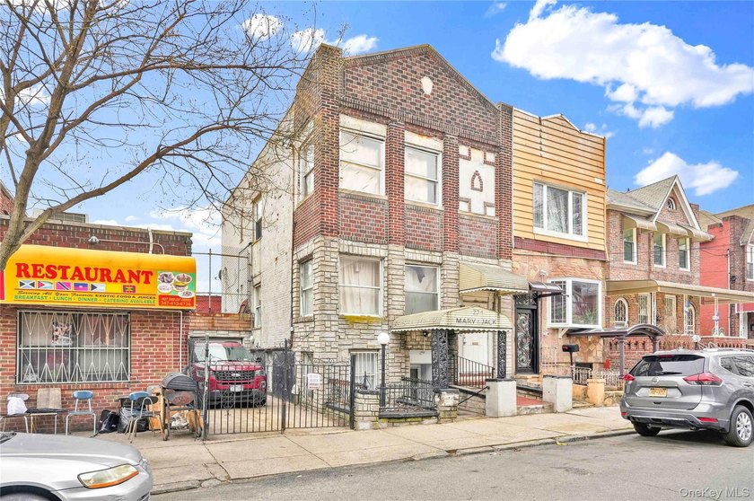 Welcome to 224 East 55th Street, a spacious and well-maintained - photo 2