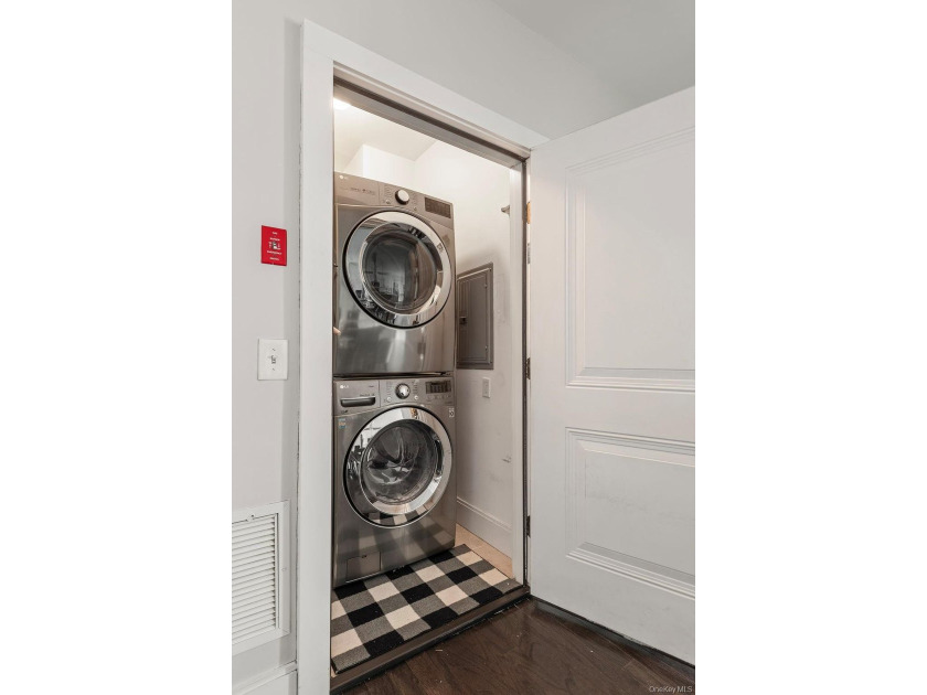 Experience Luxury Living In This Stunning 2 Bedroom, 2 Bathroom - photo 12