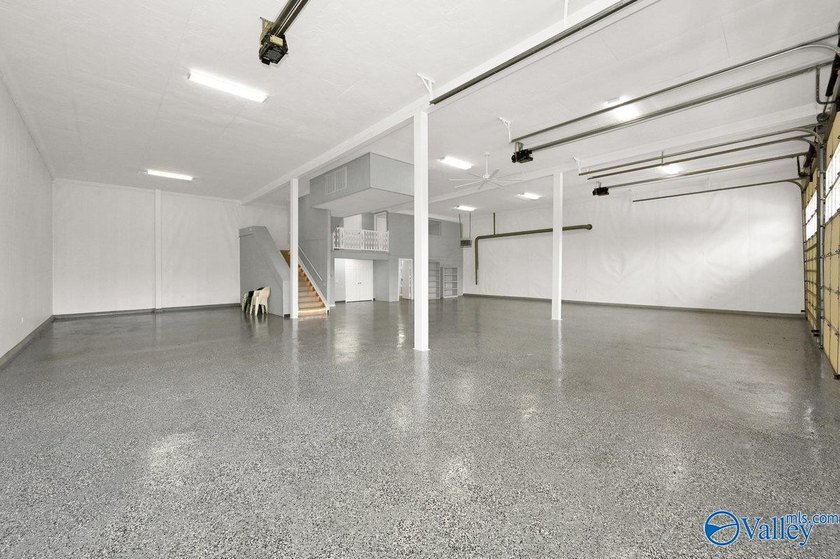 This must-see water property with 4 levels is waiting for you. 5 - photo 27