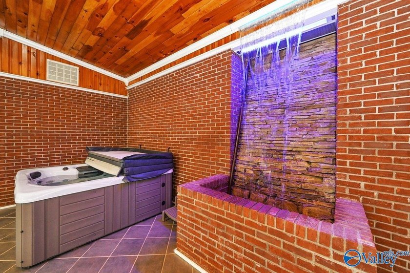 This must-see water property with 4 levels is waiting for you. 5 - photo 32