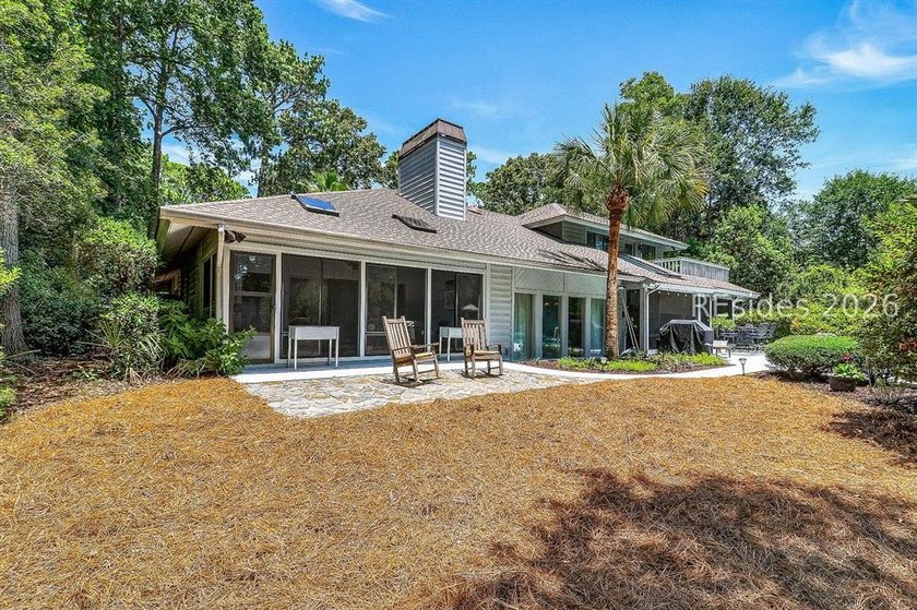 Exceptional value on superbly maintained residence with spacious - photo 5