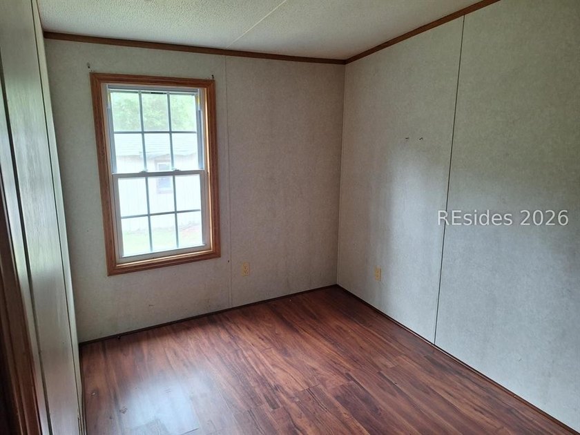 **MOBILE HOME HAS NO TITLE, CASH ONLY*** Come see this 3 - photo 6