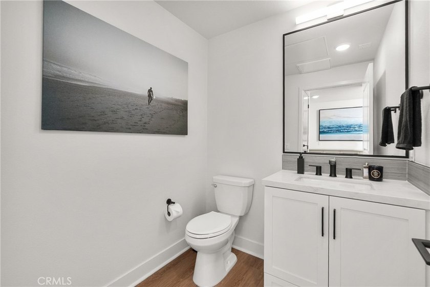 Enjoy an elevated coastal lifestyle in this modern - photo 11