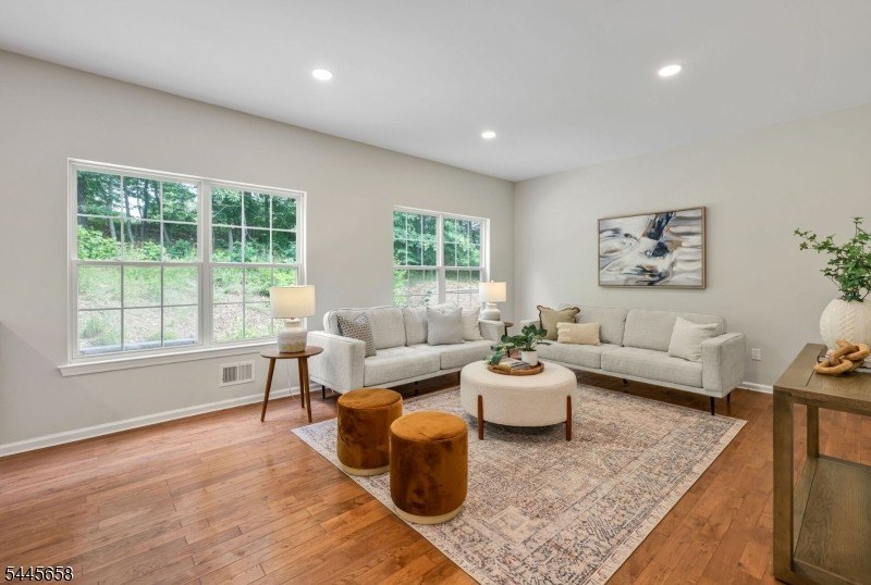 Introducing a very special luxury property where everything is - photo 18