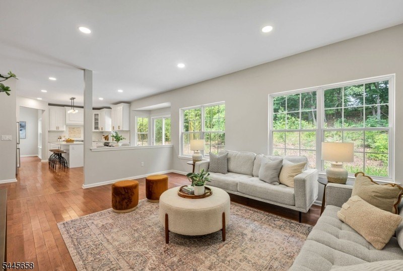 Introducing a very special luxury property where everything is - photo 19