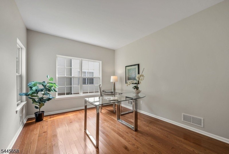 Introducing a very special luxury property where everything is - photo 22