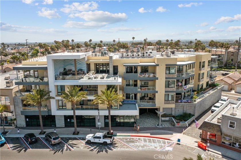 Enjoy an elevated coastal lifestyle in this modern - photo 26