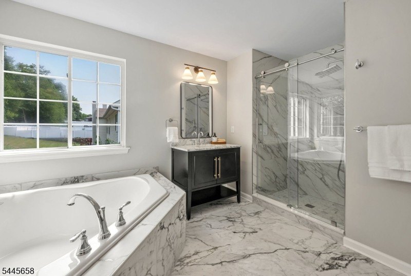 Introducing a very special luxury property where everything is - photo 35