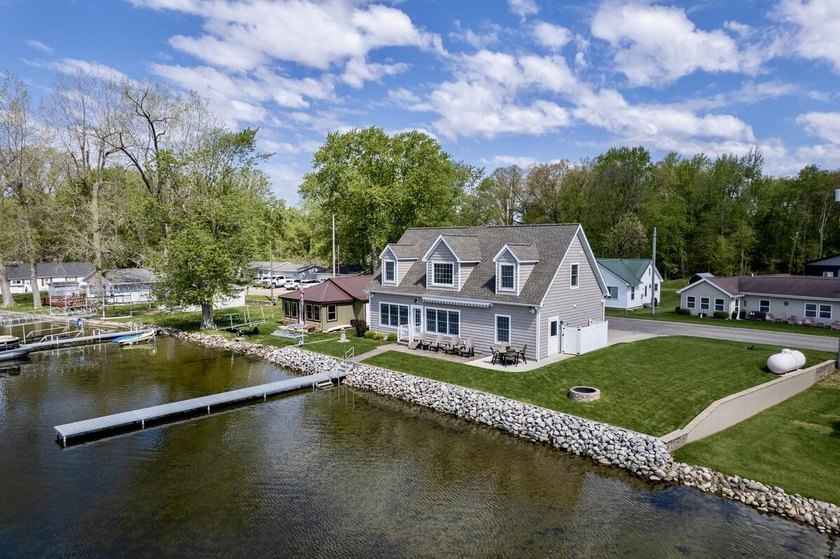 Welcome to your dream waterfront retreat on beautiful Rose Lake! - photo 3