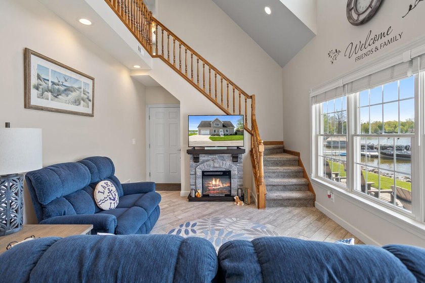 Welcome to your dream waterfront retreat on beautiful Rose Lake! - photo 9