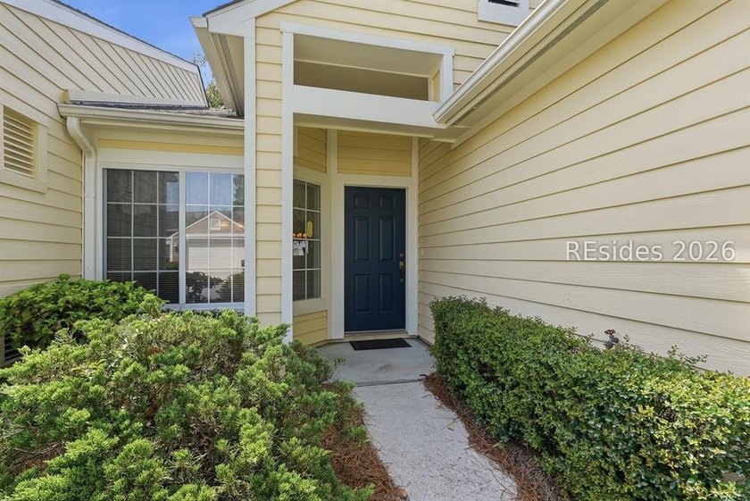 Enjoy easy living in this bright and inviting Summerton model - photo 3