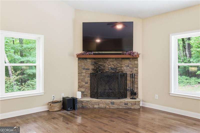 Nestled on a private lot in the quiet Lake Allatoona community - photo 10