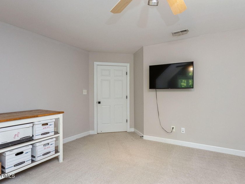 Welcome to this beautifully maintained 4-bedroom, 2.5-bath home - photo 31