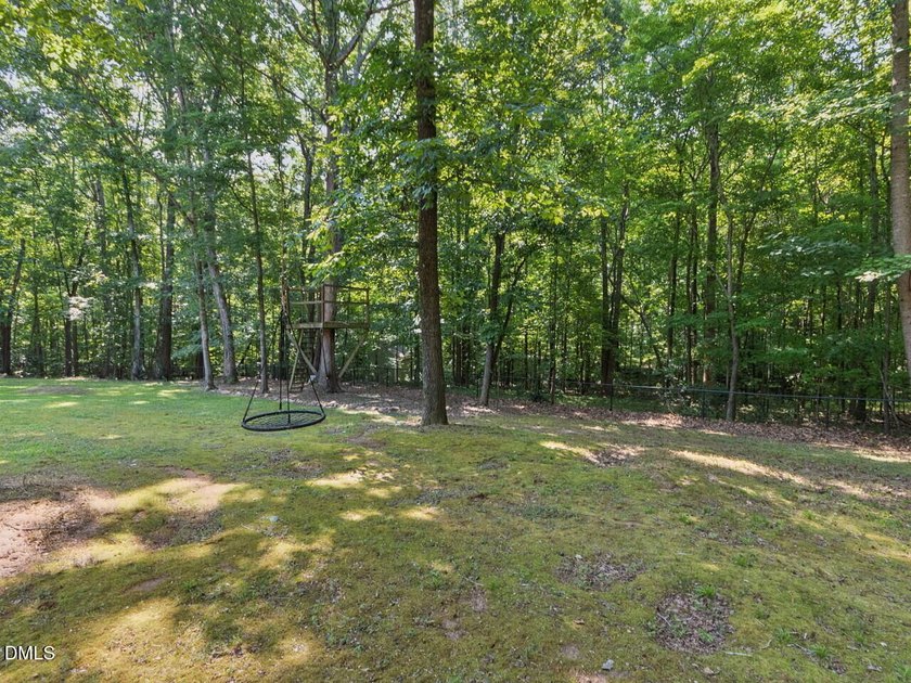Welcome to this beautifully maintained 4-bedroom, 2.5-bath home - photo 35