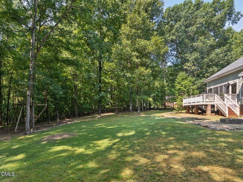 Welcome to this beautifully maintained 4-bedroom, 2.5-bath home - photo 36