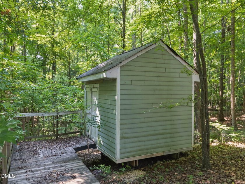 Welcome to this beautifully maintained 4-bedroom, 2.5-bath home - photo 38