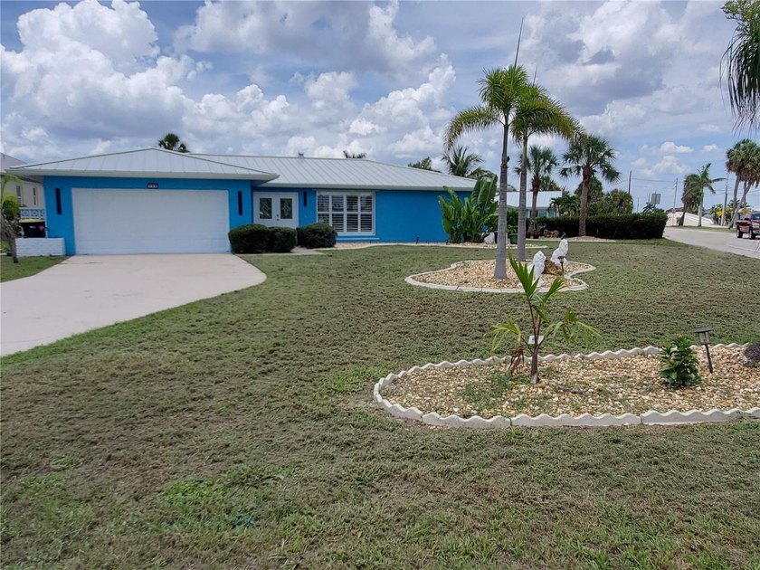 PRICE REDUCED! COMPLETELY REMODELED AND UPDATED 3/2/2 SAILBOAT - photo 2