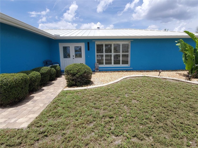 PRICE REDUCED! COMPLETELY REMODELED AND UPDATED 3/2/2 SAILBOAT - photo 3