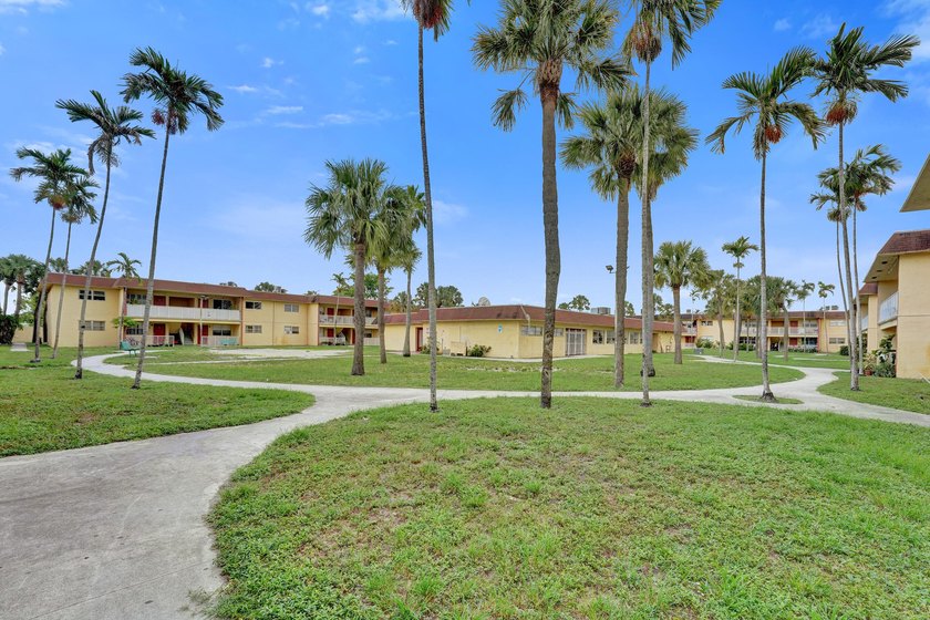 Exceptional opportunity to own a versatile residence in the - photo 18