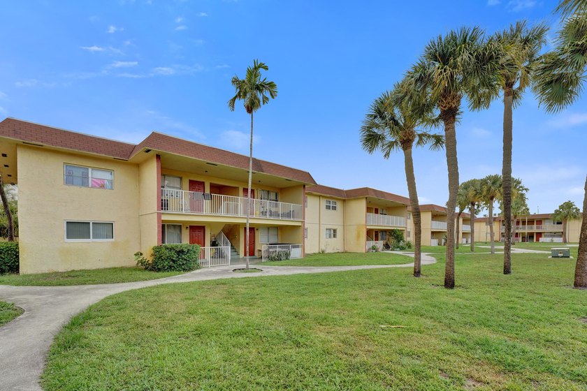 Exceptional opportunity to own a versatile residence in the - photo 19