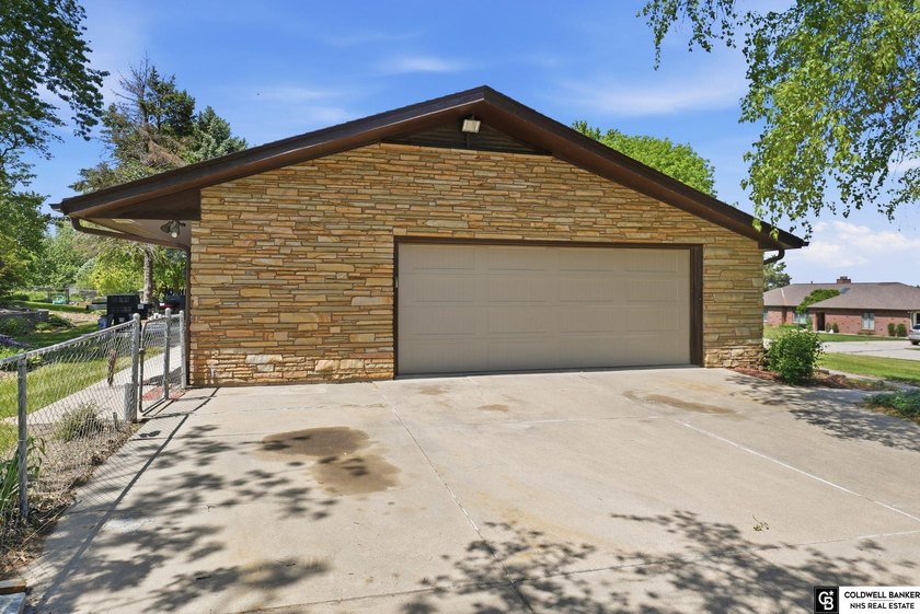 ACREAGE LIVING without leaving Lincoln! This rare 1+ acre - photo 36