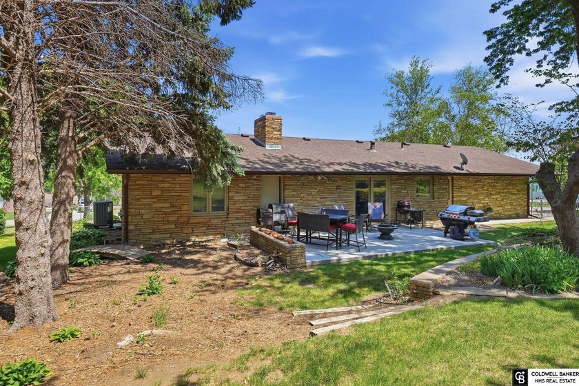 ACREAGE LIVING without leaving Lincoln! This rare 1+ acre - photo 38