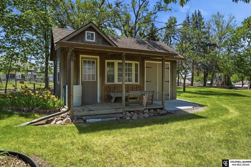 ACREAGE LIVING without leaving Lincoln! This rare 1+ acre - photo 41