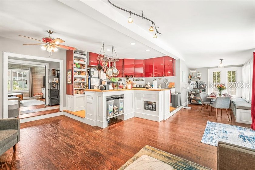 Charming 1940s ranch full of character, featuring spacious front - photo 9
