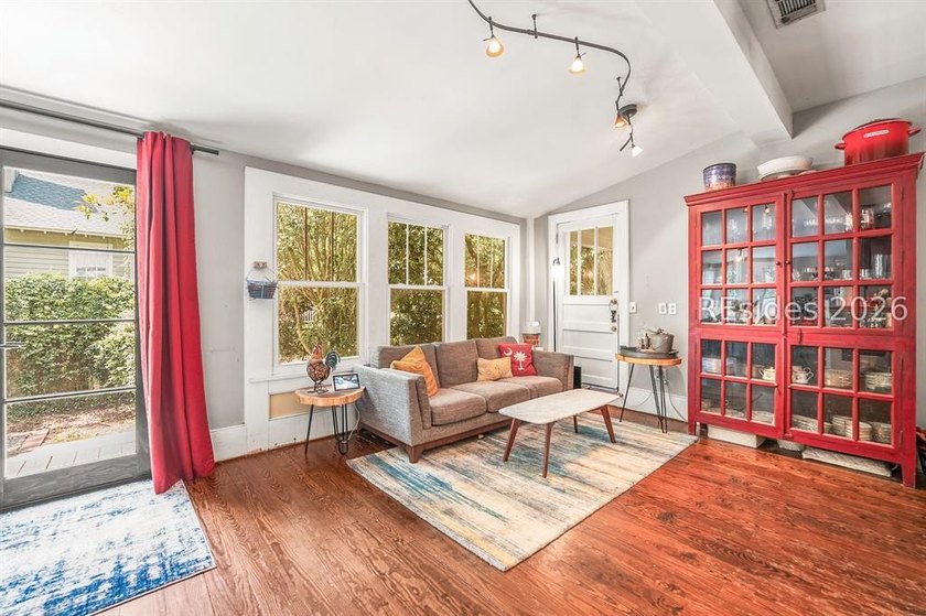 Charming 1940s ranch full of character, featuring spacious front - photo 10