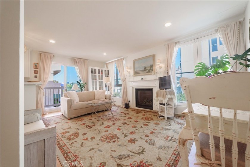 Coastal Living at Its Best! Experience the charm of beachside - photo 3