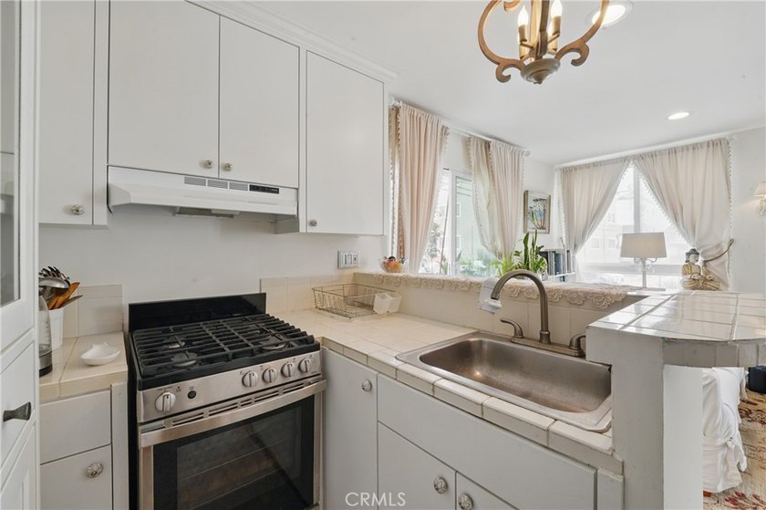 Coastal Living at Its Best! Experience the charm of beachside - photo 8
