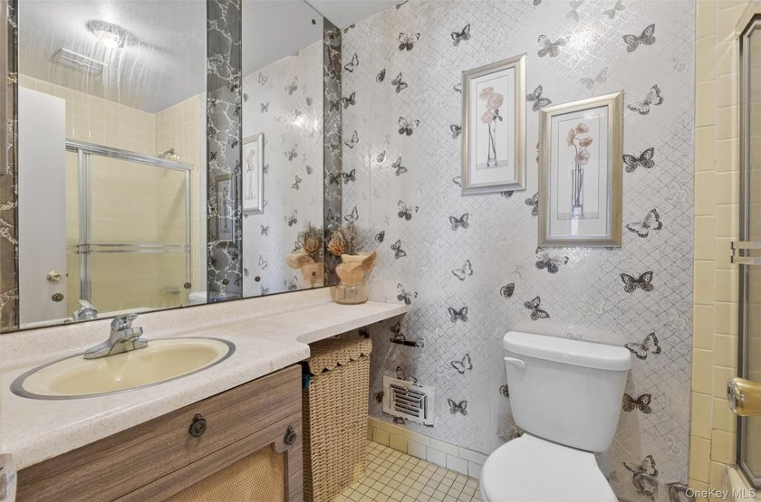 Large Semi-Detached 2 Family House In The Heart Of Bayside - photo 15