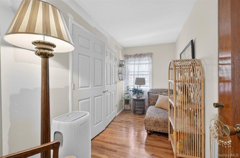 Large Semi-Detached 2 Family House In The Heart Of Bayside - photo 25