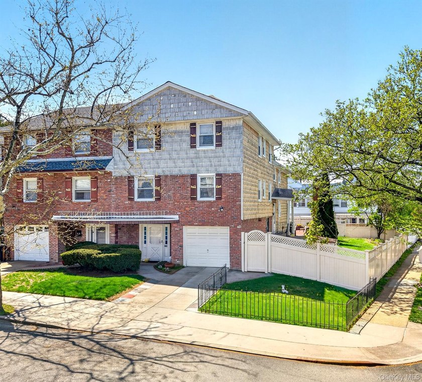 Large Semi-Detached 2 Family House In The Heart Of Bayside - photo 28