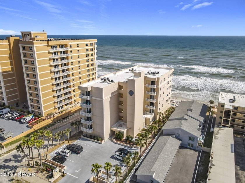 Move-in ready and offered at an improved price this amazing 6th - photo 3