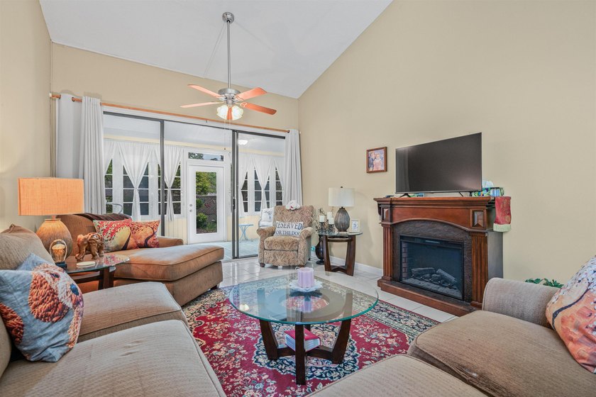 Beautifully maintained 2-bedroom, 1-bath condo located in the - photo 6