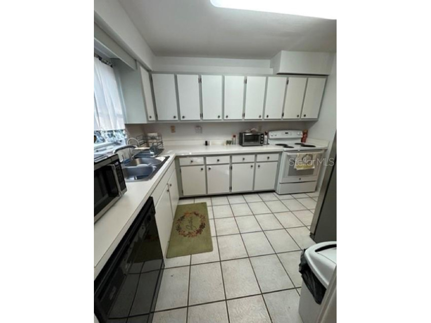 Your Tomorrow Starts Here! This move in ready, 3 bedroom, 2 bath - photo 4
