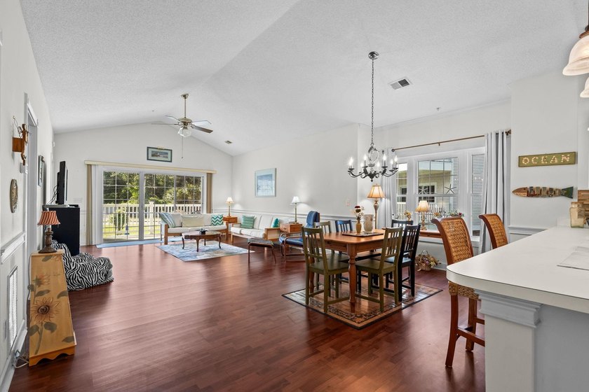 Welcome to 4870 Dahlia Ct, a well-maintained 3BR/2BA condo in - photo 9