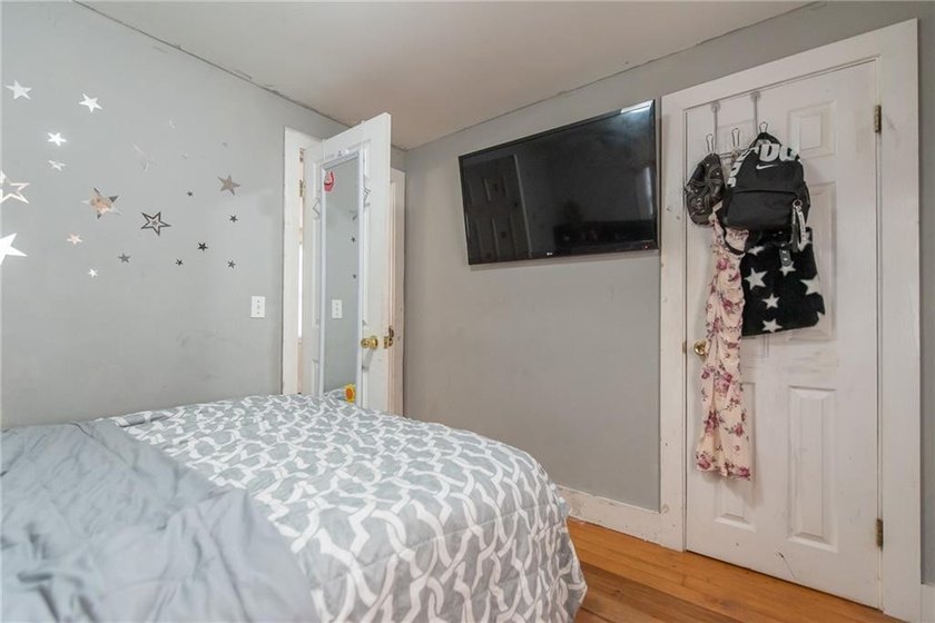 Why Rent! Vinyl Sided 5 Room Ranch located in the Lakewood - photo 10