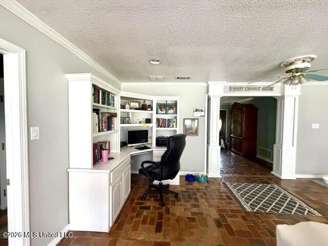 Welcome home to this spacious and beautifully laid out - photo 11