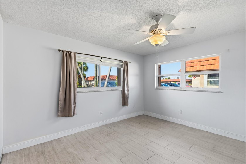 Bright and spacious 2BR/2BA corner condo in a desirable 55+ - photo 12