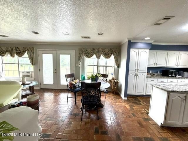 Welcome home to this spacious and beautifully laid out - photo 15