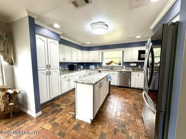 Welcome home to this spacious and beautifully laid out - photo 16