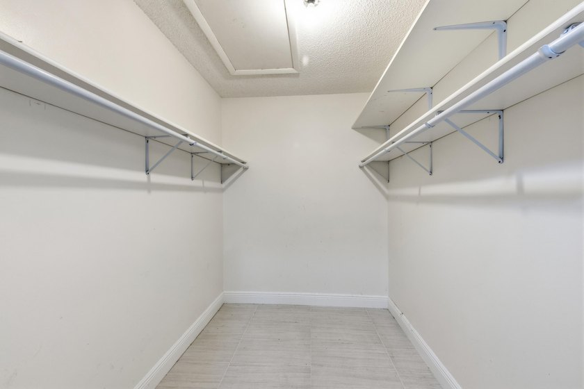 Bright and spacious 2BR/2BA corner condo in a desirable 55+ - photo 20