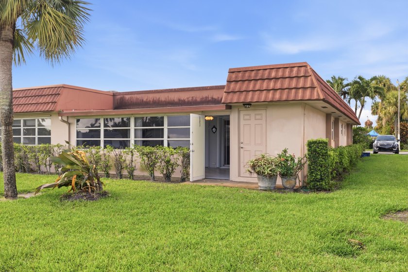 Bright and spacious 2BR/2BA corner condo in a desirable 55+ - photo 24