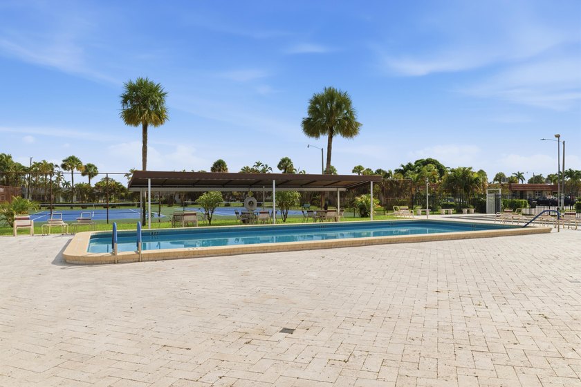 Bright and spacious 2BR/2BA corner condo in a desirable 55+ - photo 35