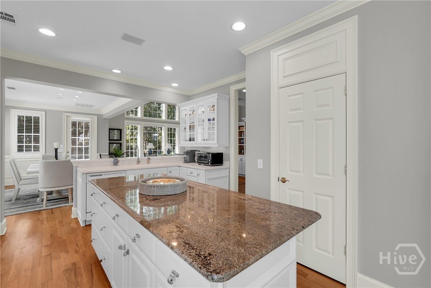 Welcome to this stunning, exquisitely decorated townhouse - photo 13