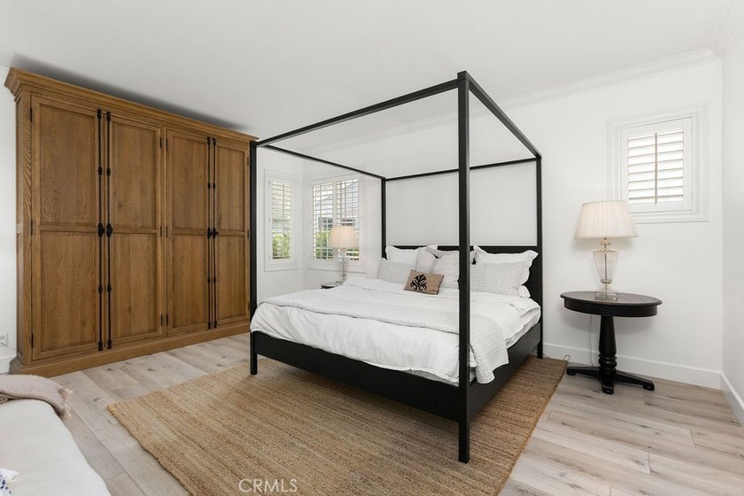 Welcome to 302 Canoe Pond, where modern coastal living meets - photo 14